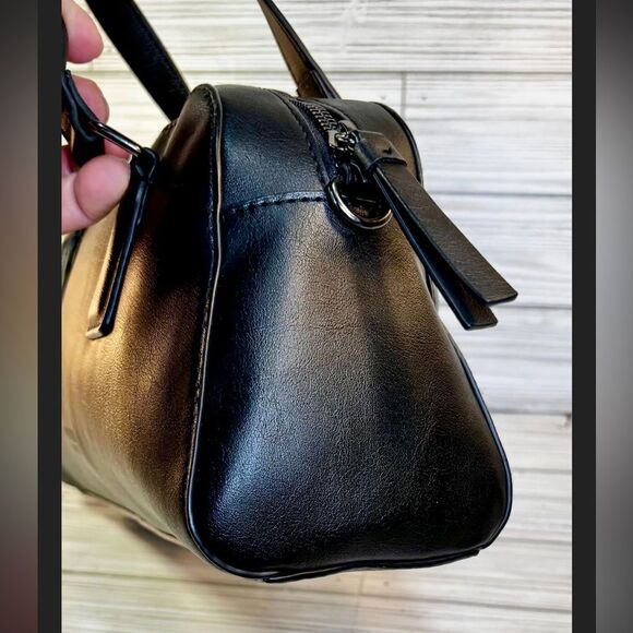 088-Simply Vera By Vera Wang Black Vegan Leather Satchel HandBag - Picture 4 of 6